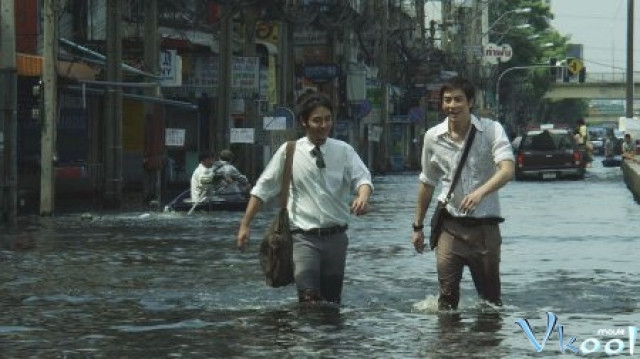 Xem Phim Yêu Trong Cơn Lũ - Love At First Flood (rak Aow Yu) - Vkool.Net - Ảnh 3